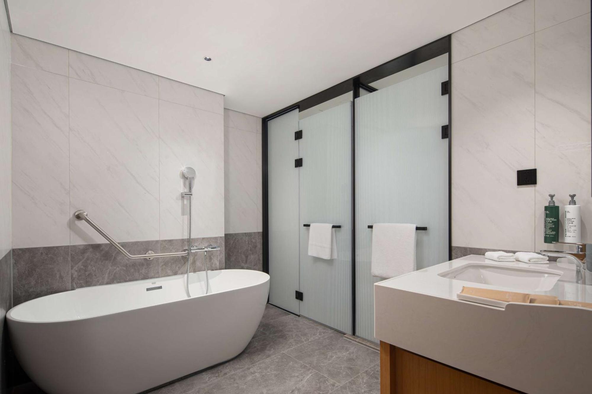 Hilton Garden Inn Chengde Mountain Resort מראה חיצוני תמונה