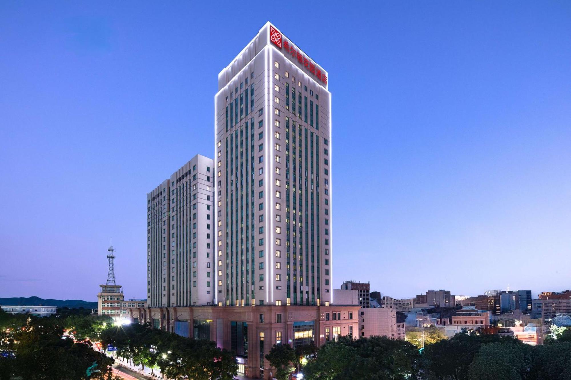Hilton Garden Inn Chengde Mountain Resort מראה חיצוני תמונה