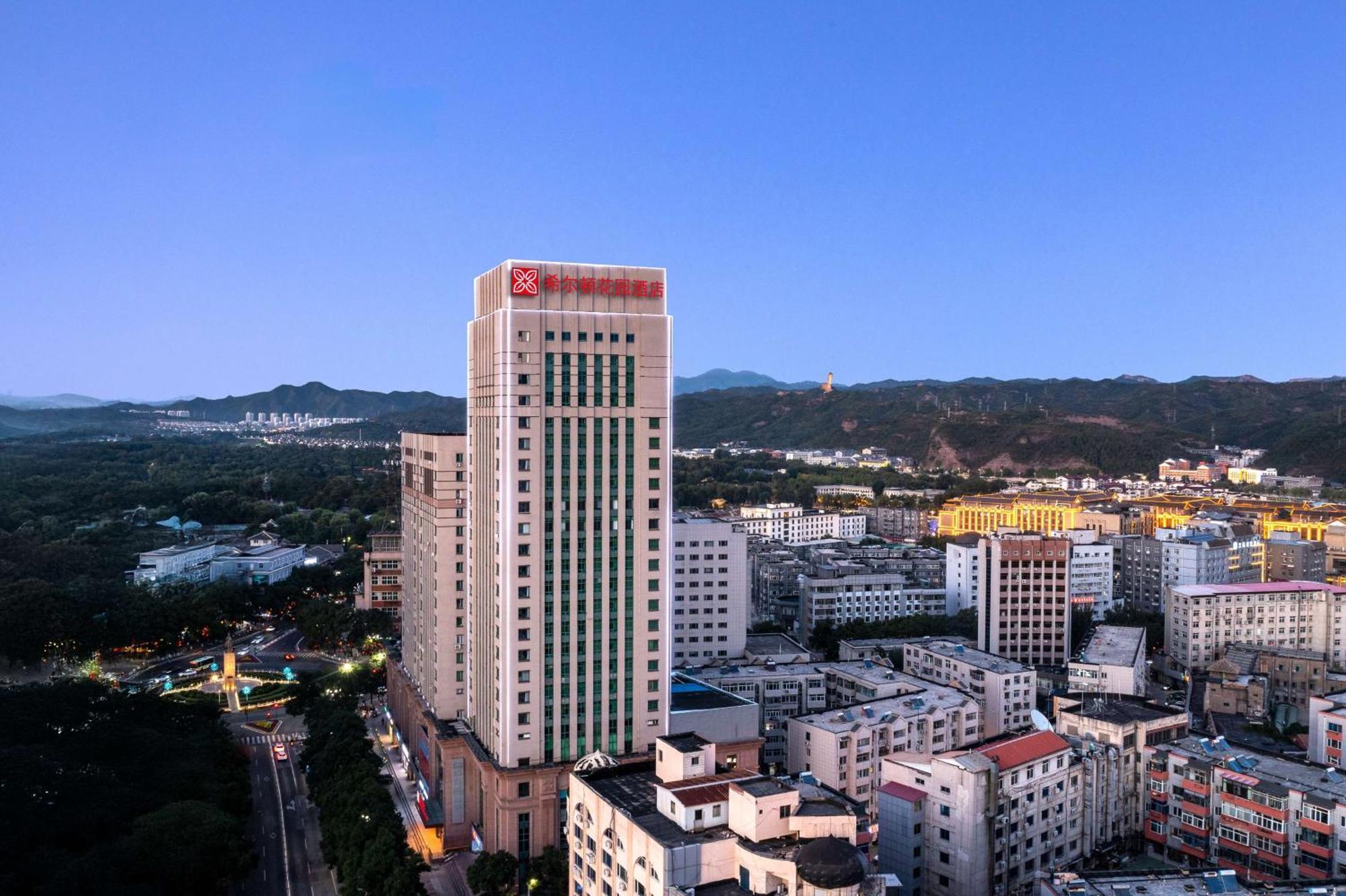 Hilton Garden Inn Chengde Mountain Resort מראה חיצוני תמונה